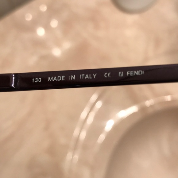 !!SOLD!! Fendi sunglasses with Fendi case - Picture 5 of 6